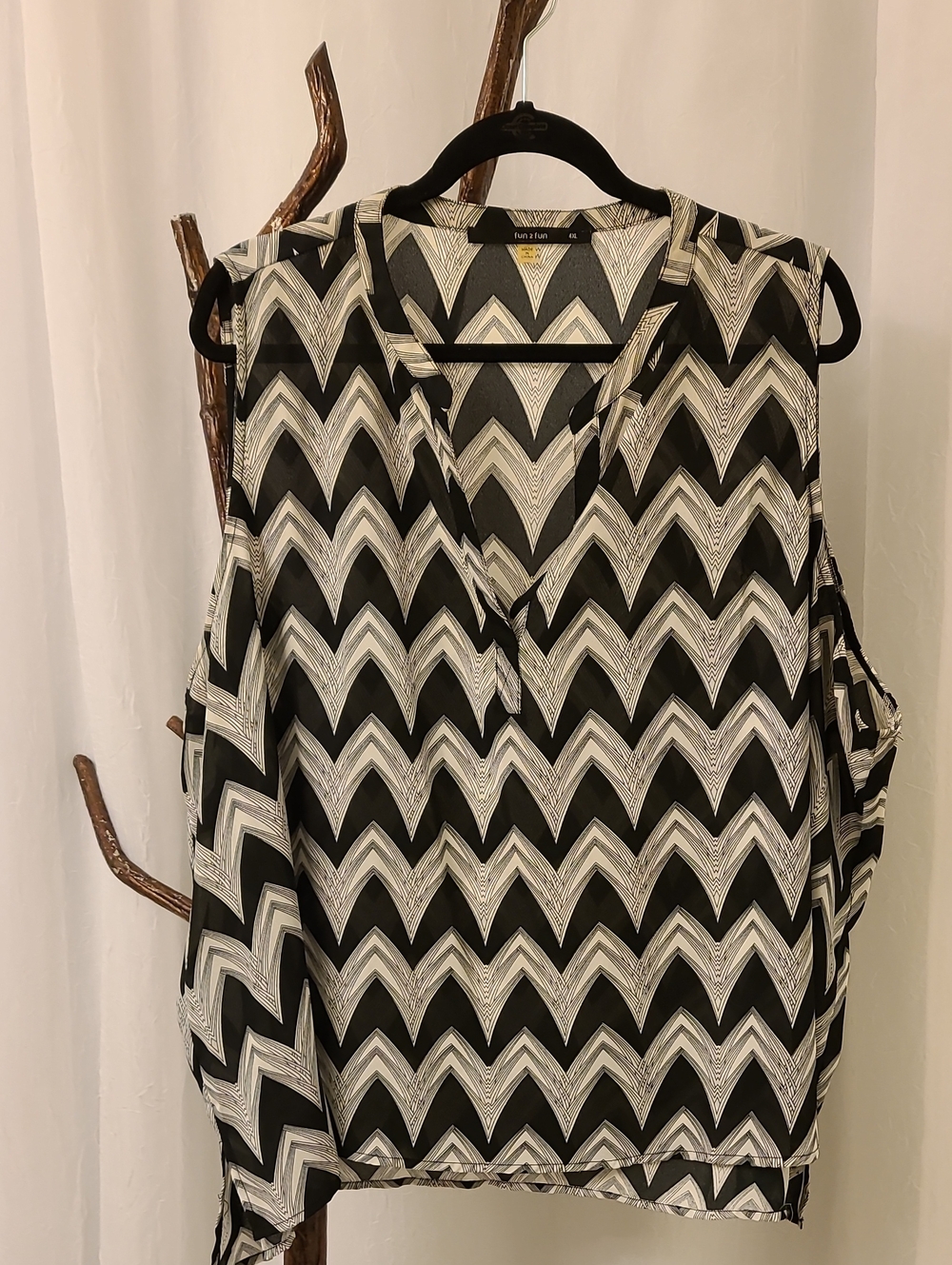 NWT - Women's Black & White Chevron Sleeveless Top 4X